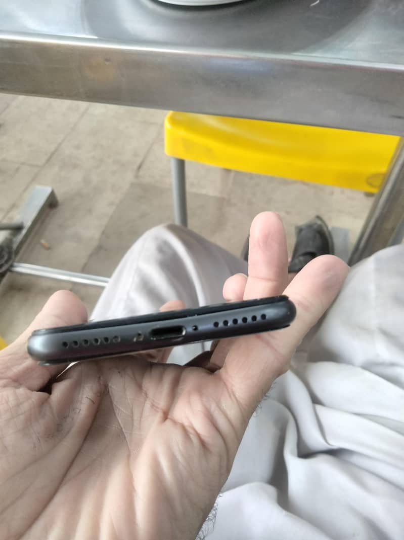 Apple iPhone 8 4