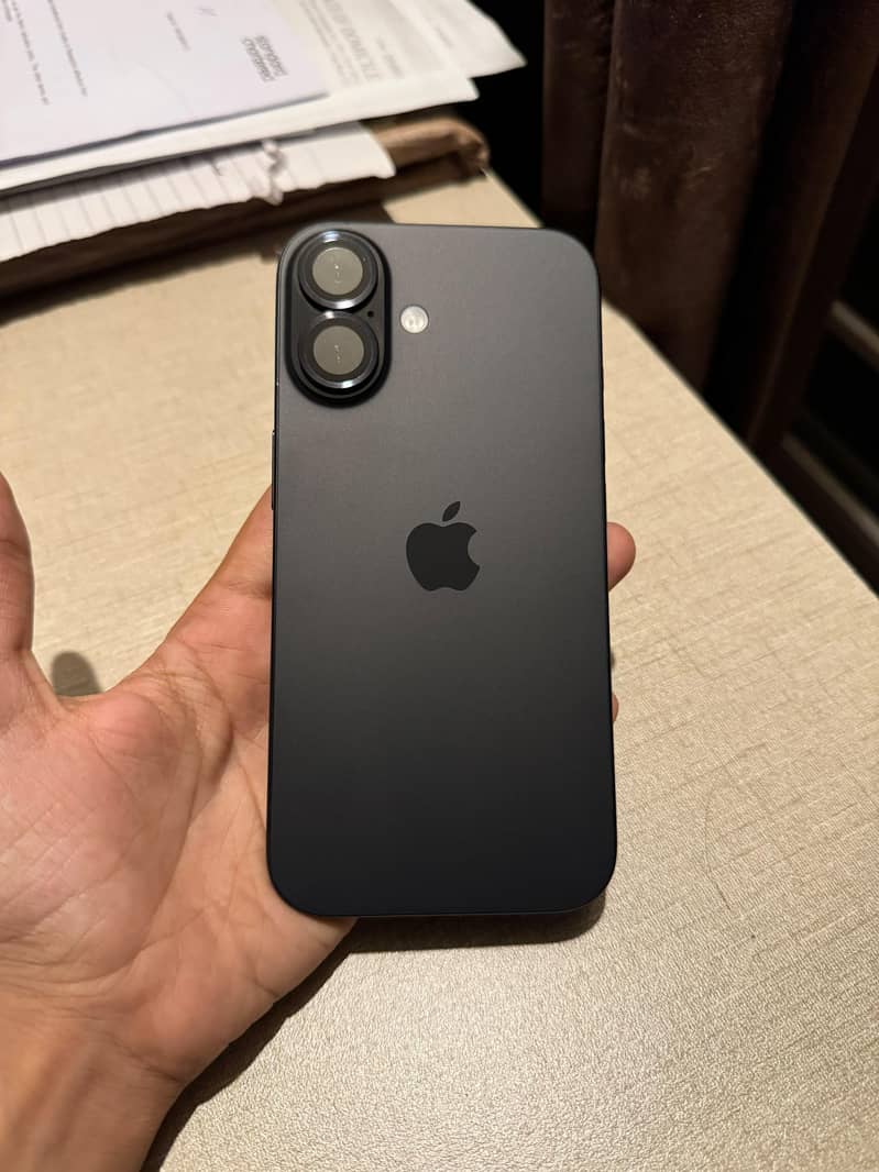 Apple iPhone 16 0