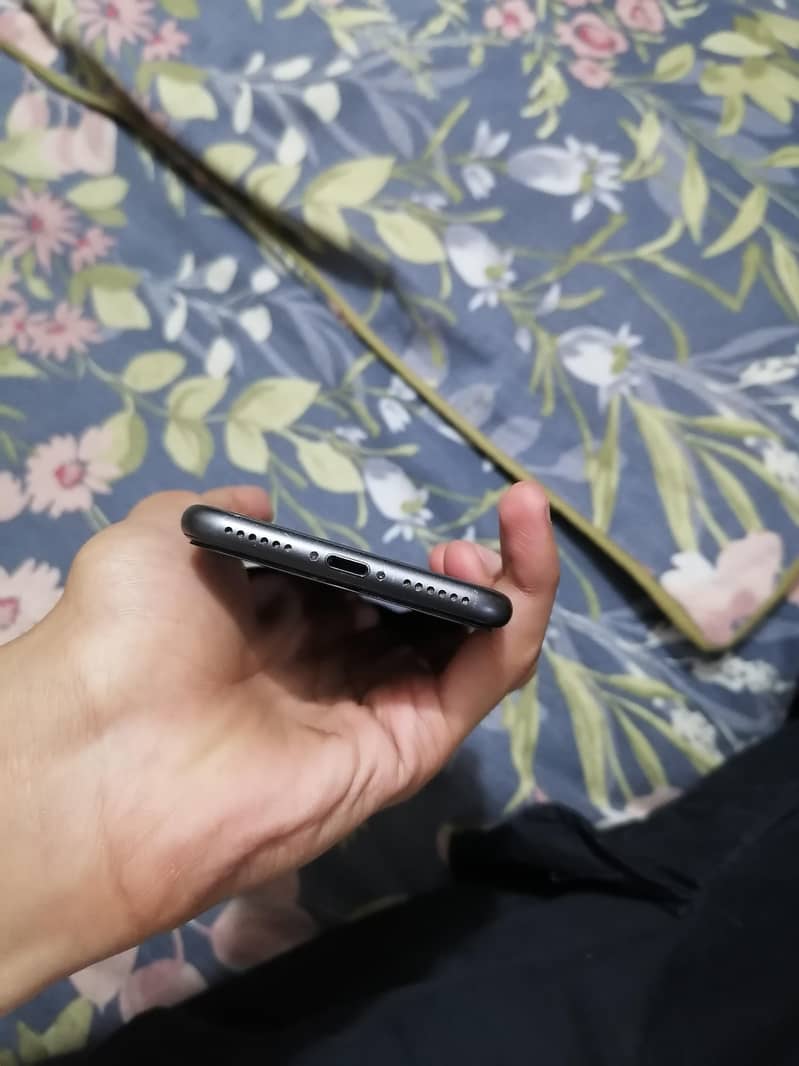 Apple iPhone 8 4