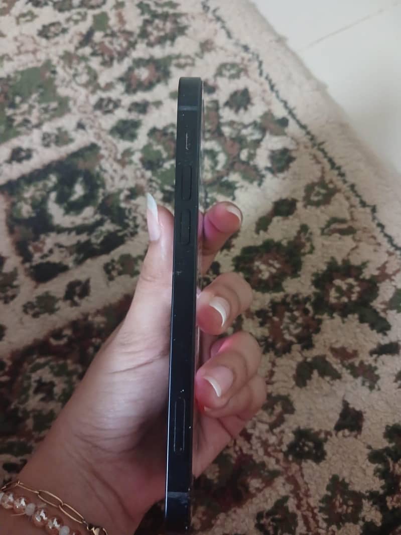 Apple iPhone 12 3