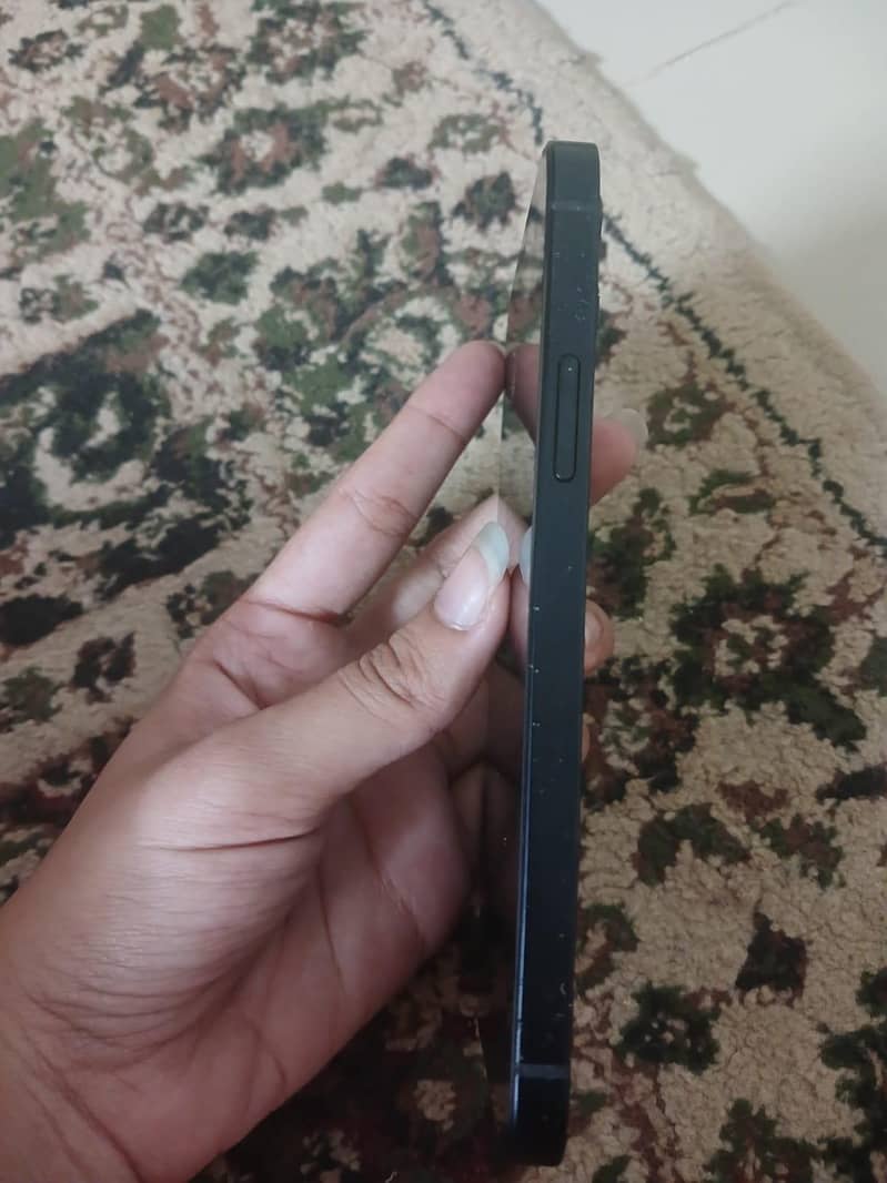 Apple iPhone 12 4