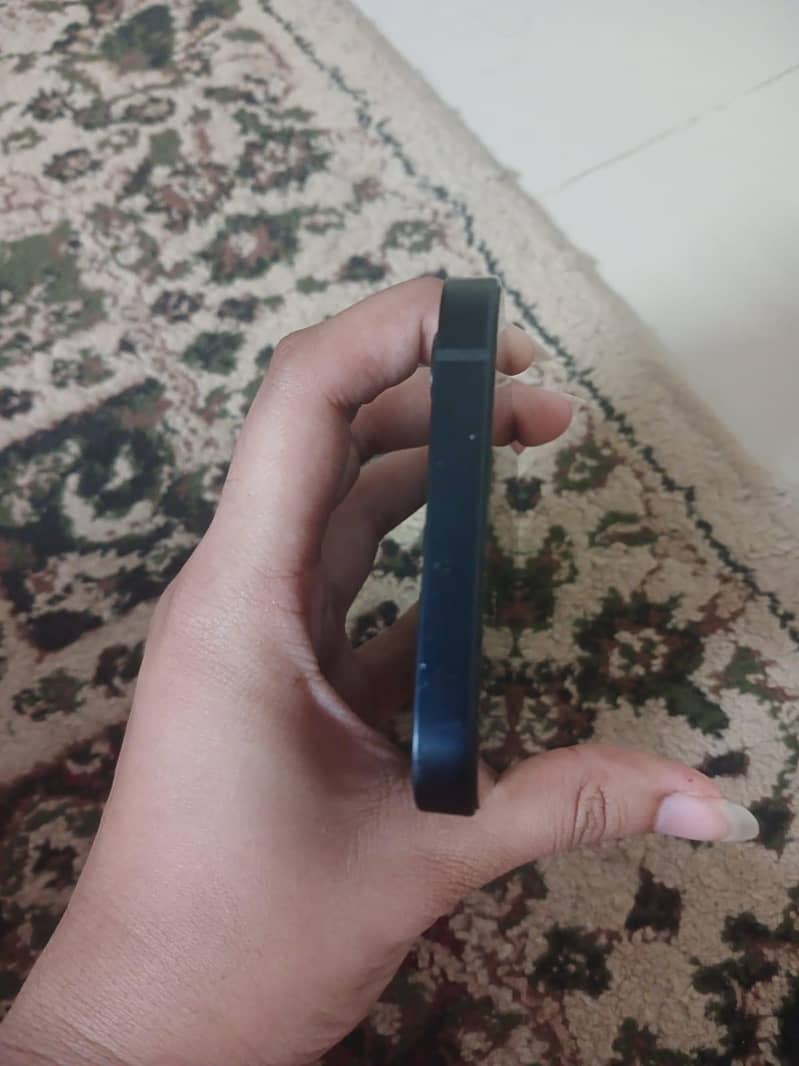 Apple iPhone 12 6