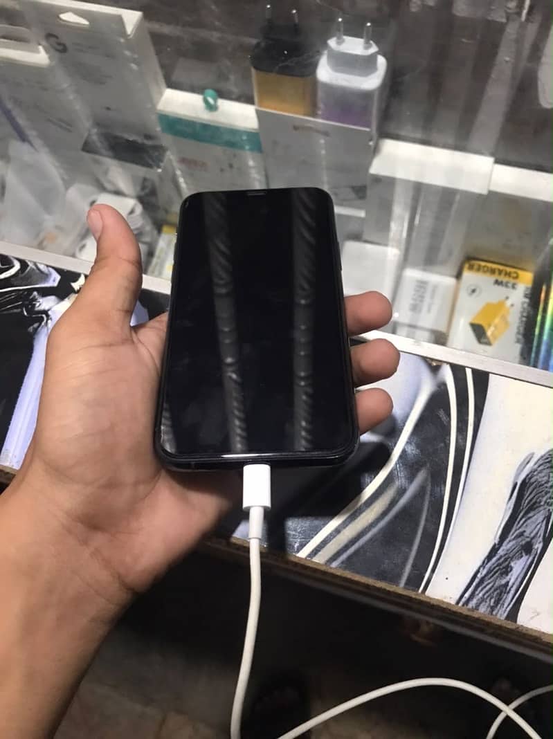 Apple iPhone 11 Pro 1