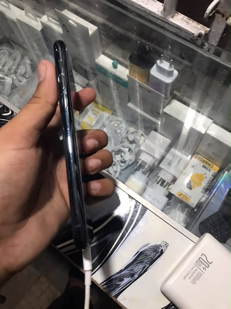 Apple iPhone 11 Pro 2