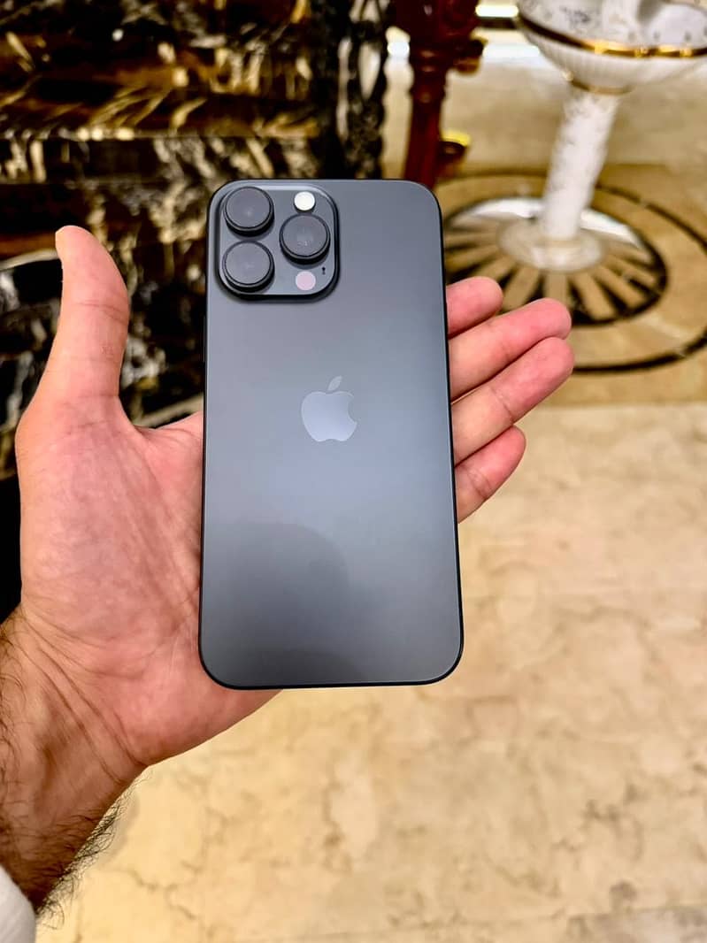 Apple iPhone 16 Pro Max 0