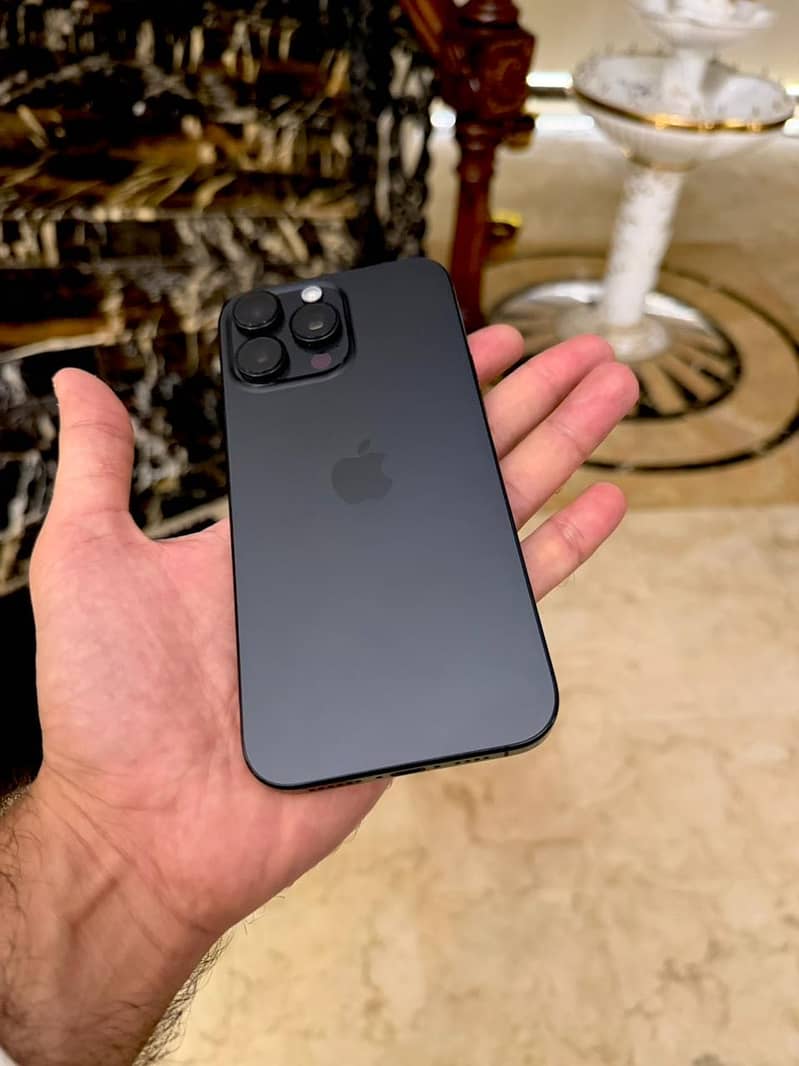 Apple iPhone 16 Pro Max 3