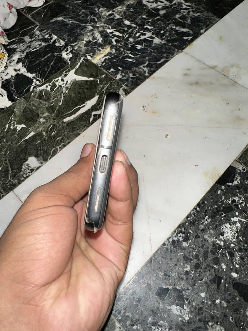 Google Pixel 8 4