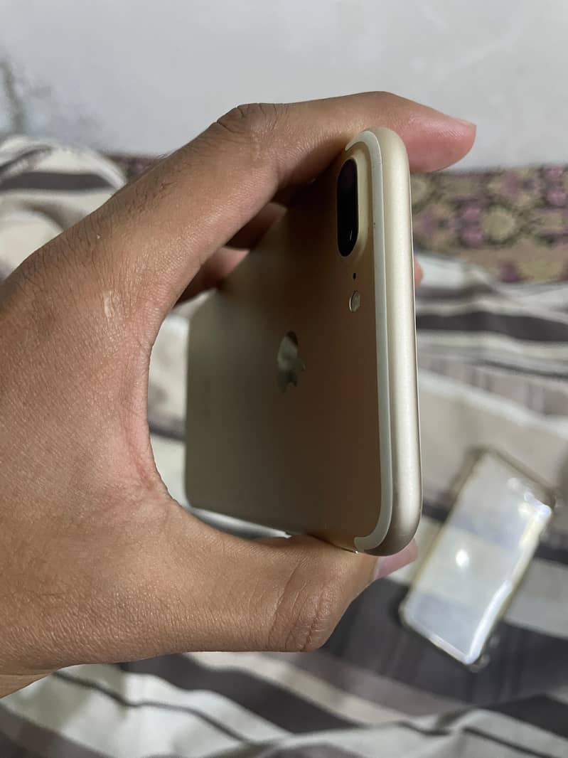 Apple iPhone 7 Plus 2