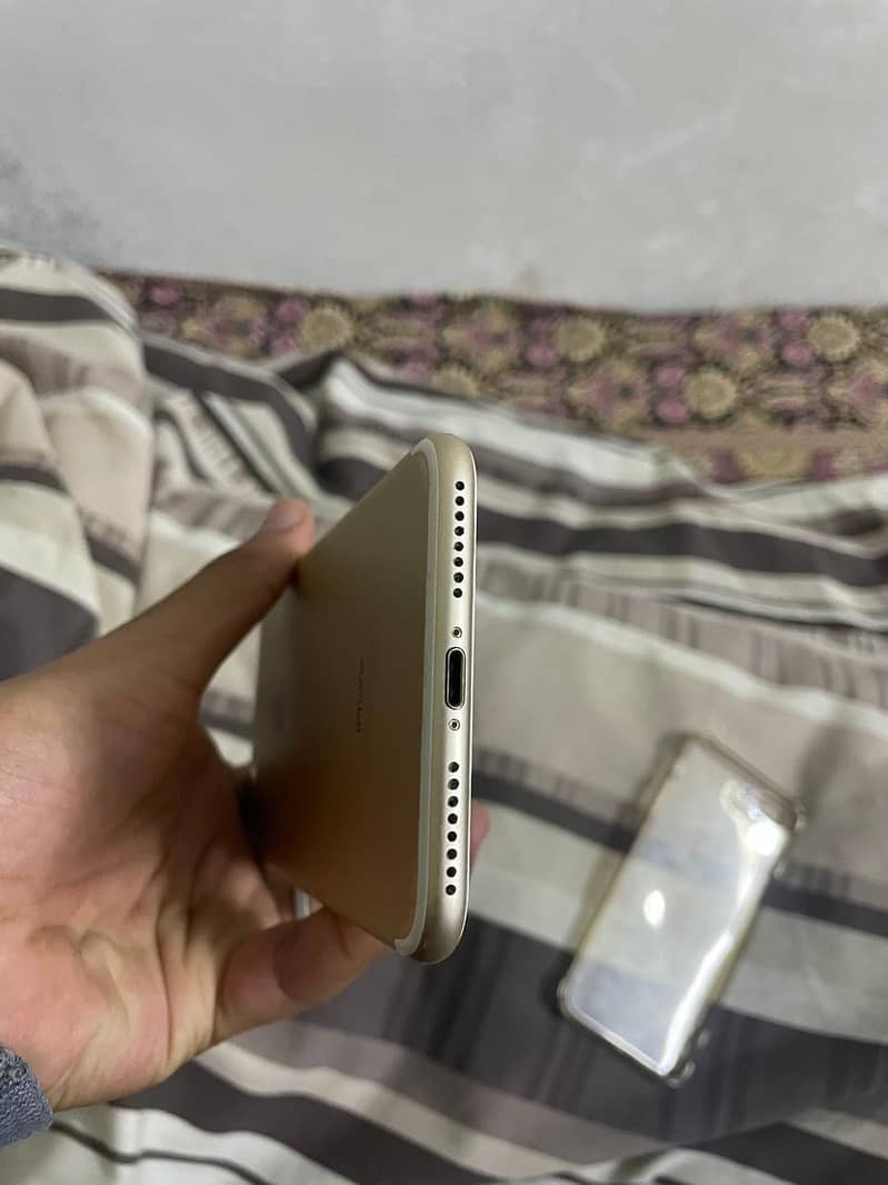 Apple iPhone 7 Plus 3