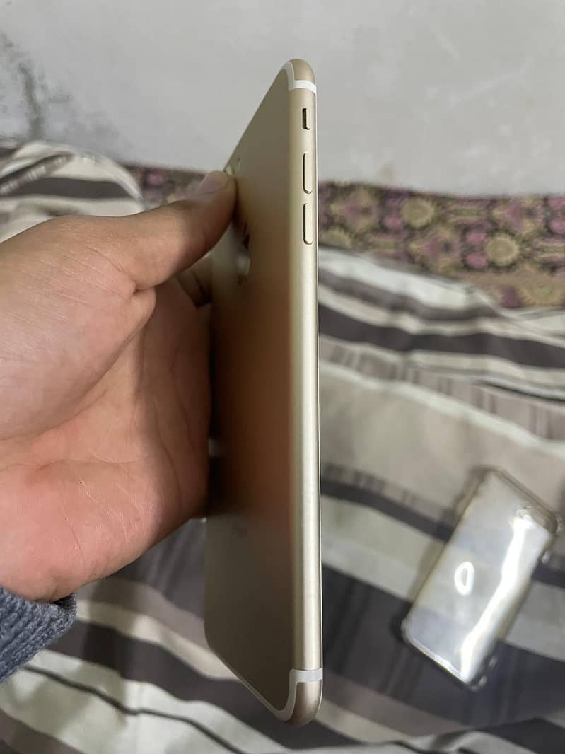 Apple iPhone 7 Plus 5