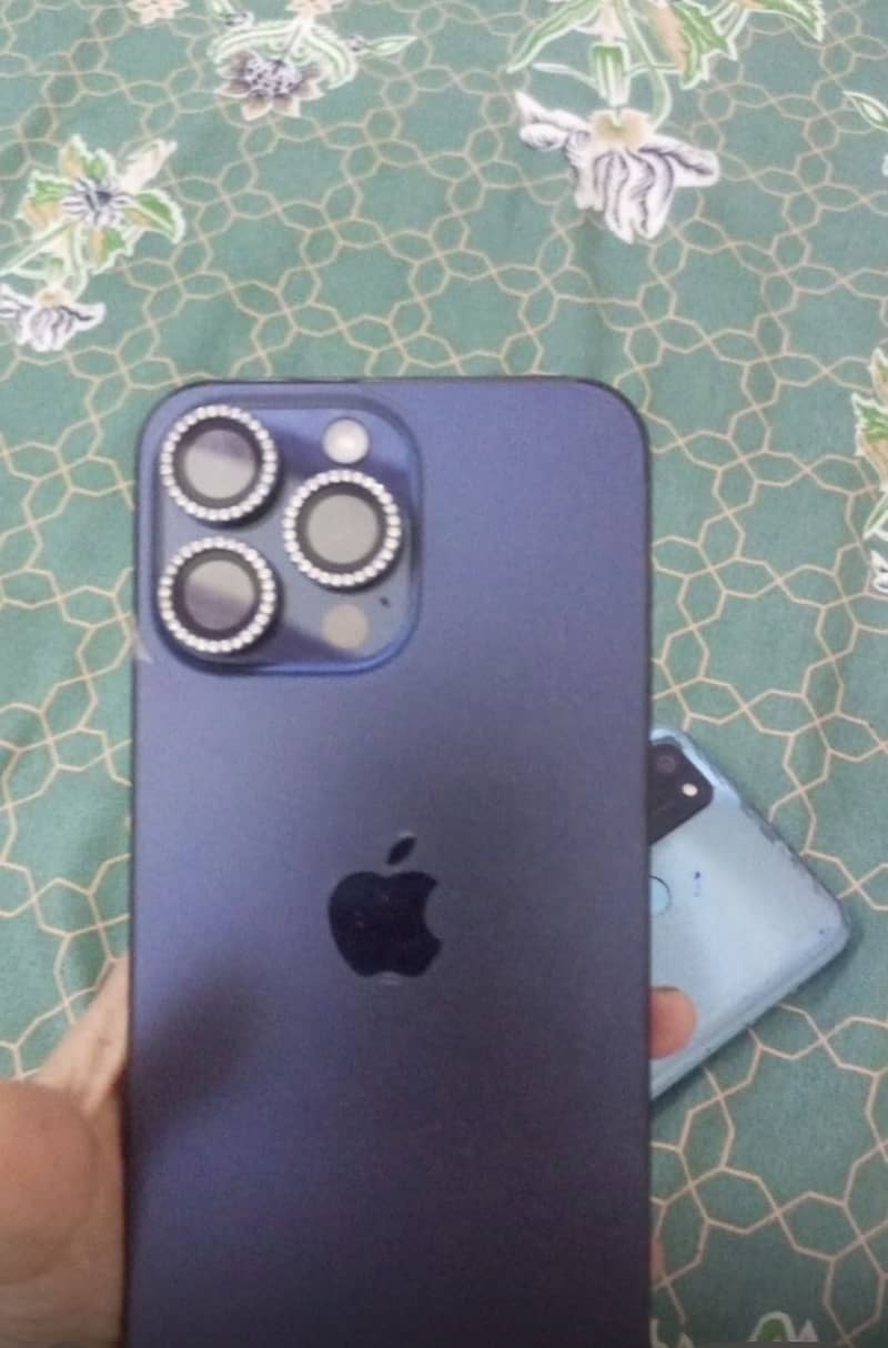 Apple iPhone 15 Pro Max 0