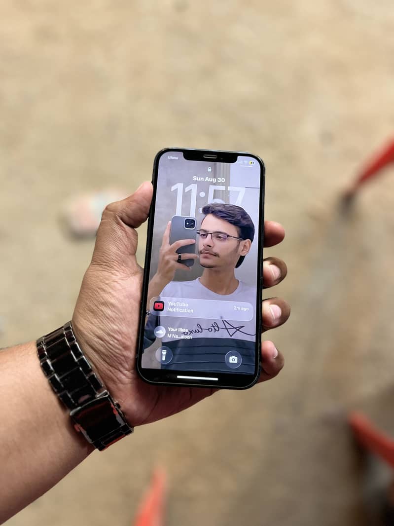 Apple iPhone 12 6