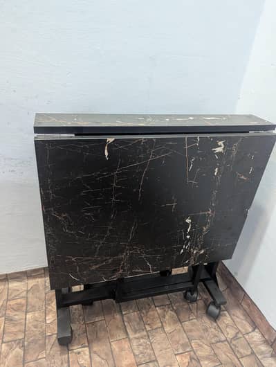 Foldable table with wheels