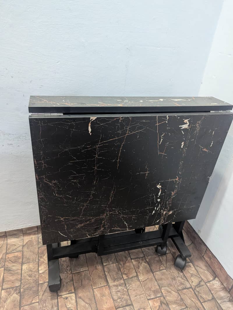 Foldable table with wheels 0