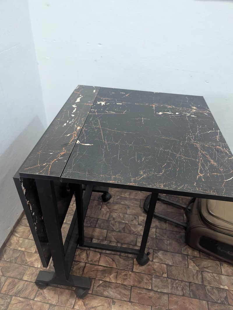 Foldable table with wheels 1