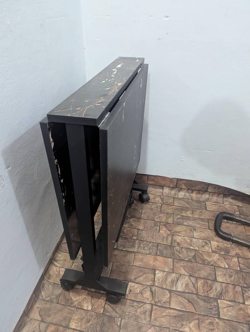 Foldable table with wheels 3
