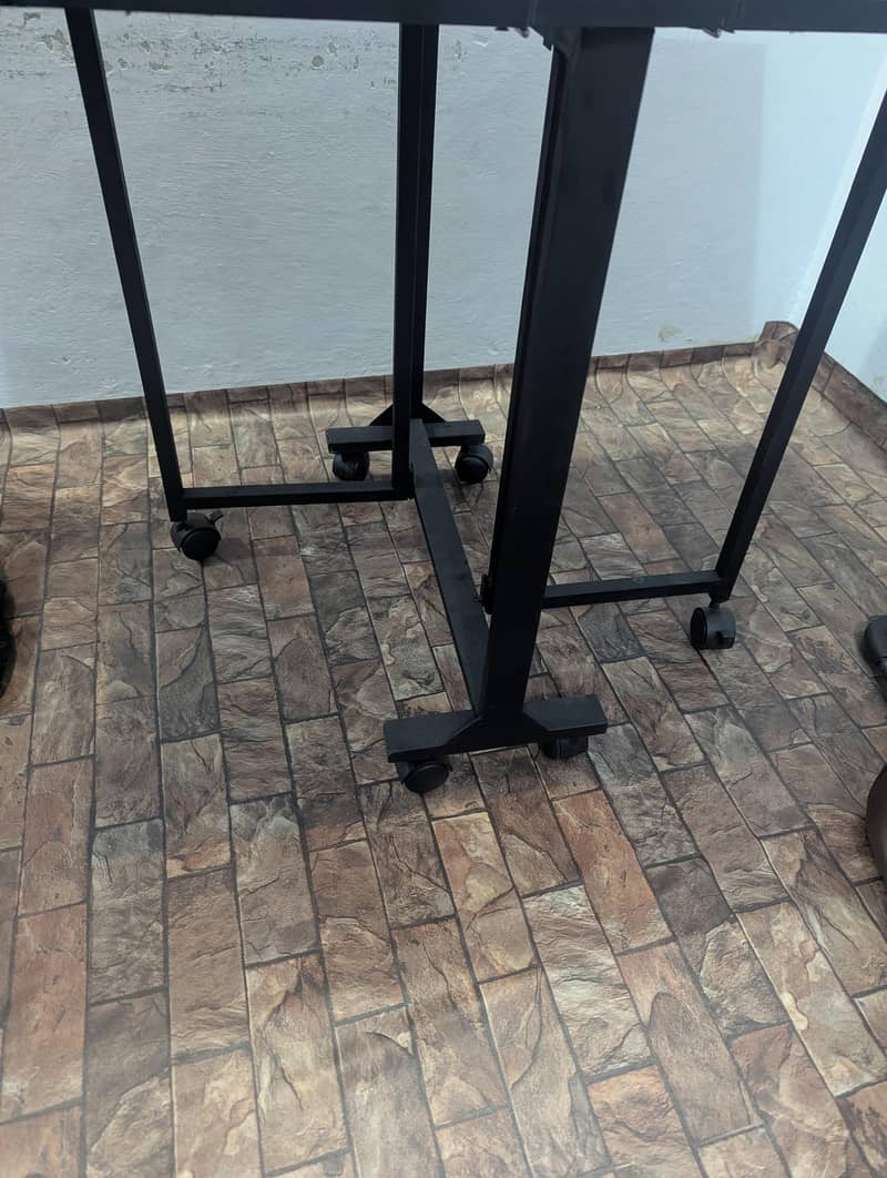 Foldable table with wheels 5