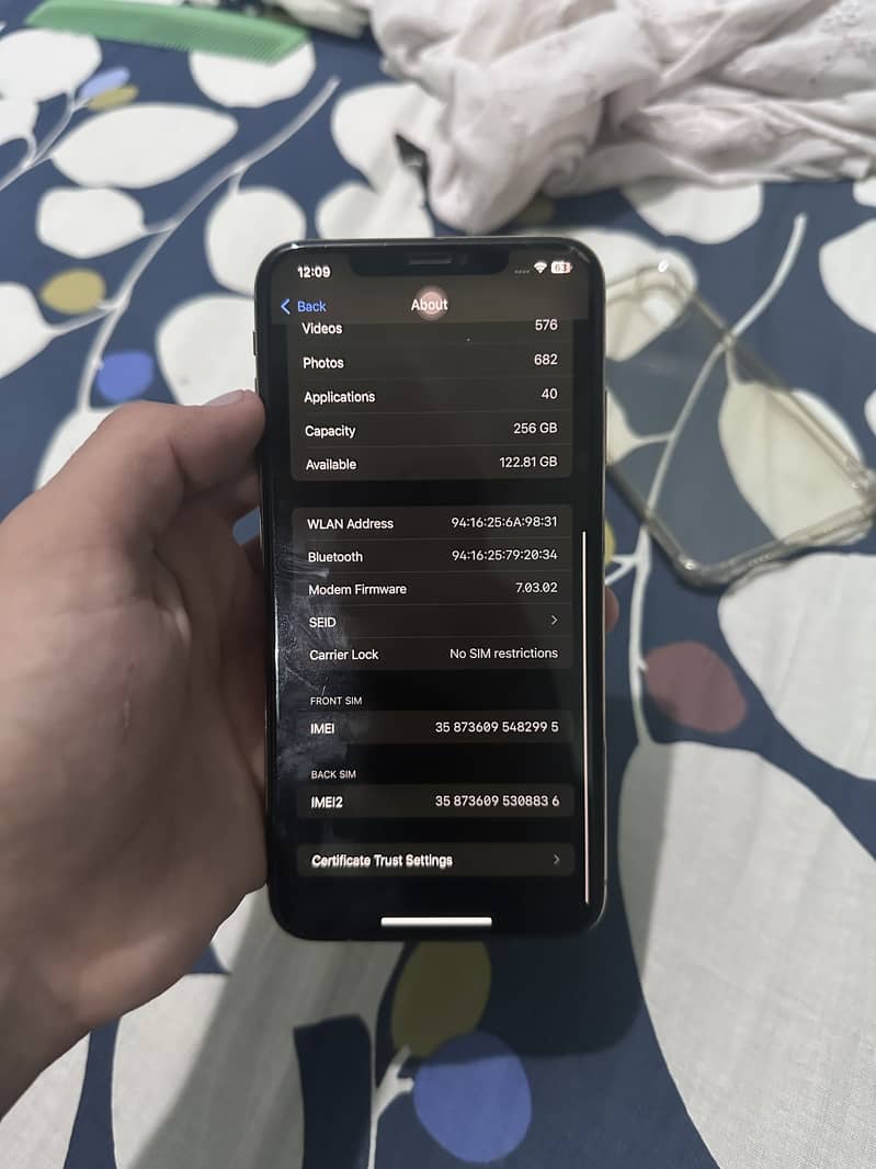 Apple iPhone XS Max 1