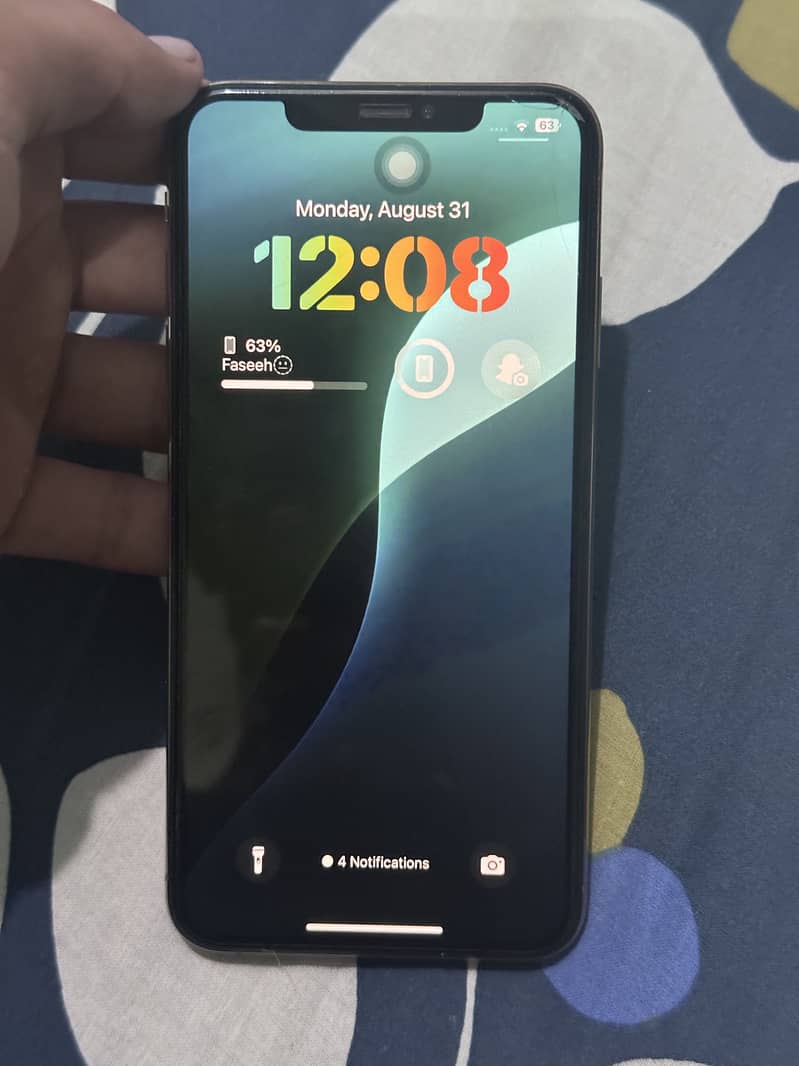 Apple iPhone XS Max 4