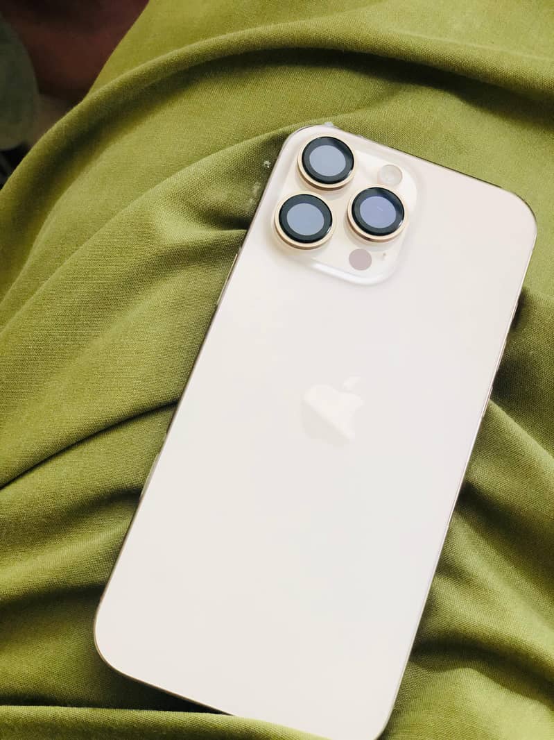 Apple iPhone 16 Pro Max 3
