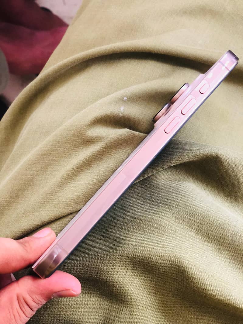 Apple iPhone 16 Pro Max 4