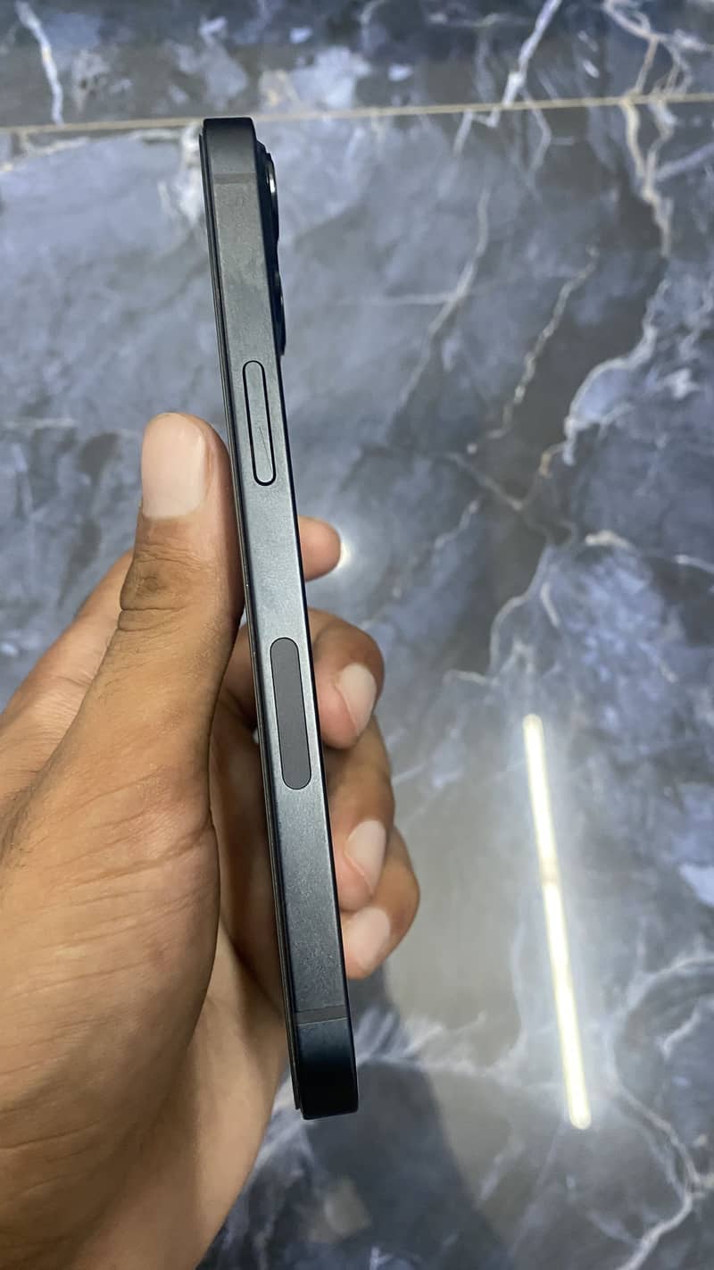 Apple iPhone 13 2