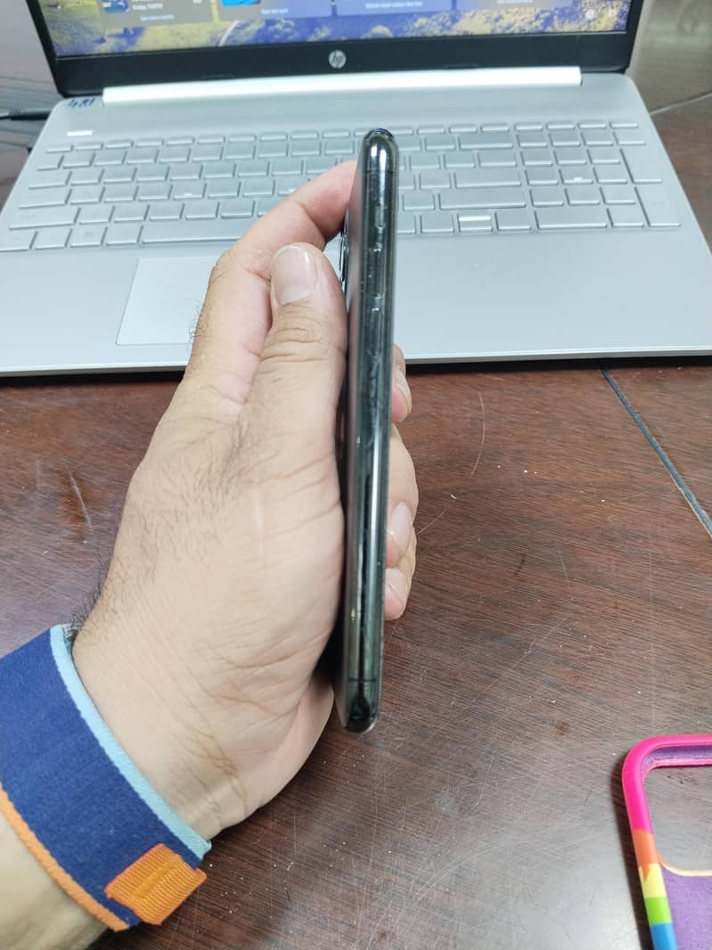 Apple iPhone 11 Pro 4