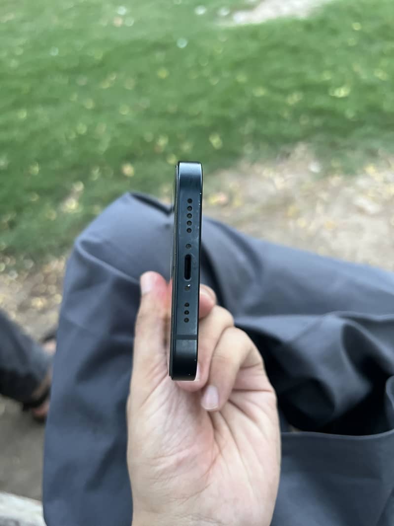 Apple iPhone 13 2