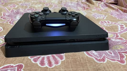PS4 SLIM  1  TB