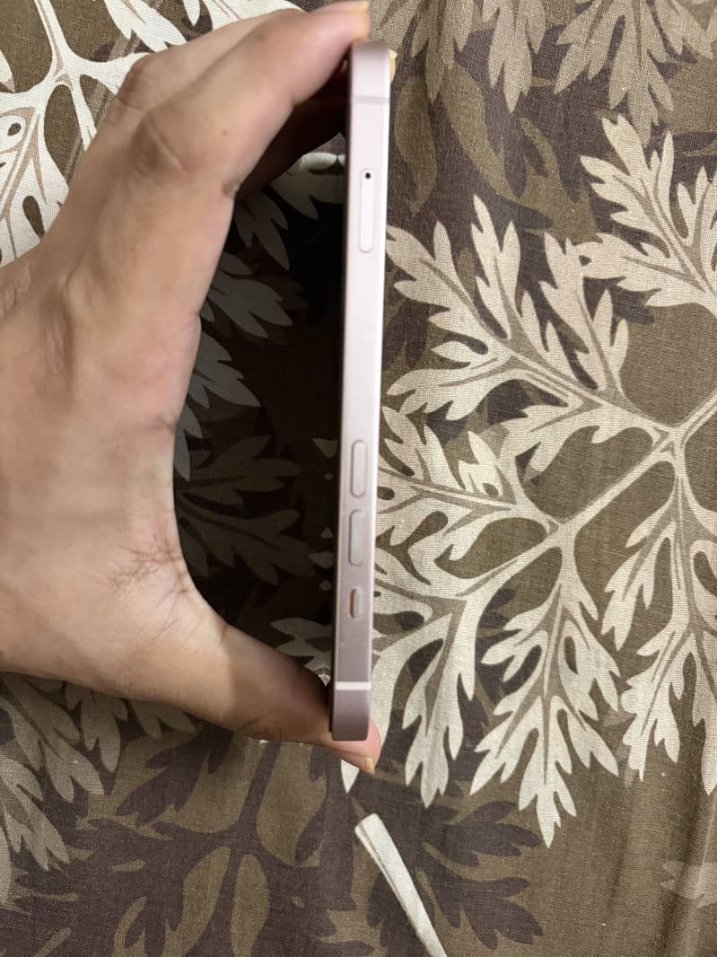 Apple iPhone 13 2