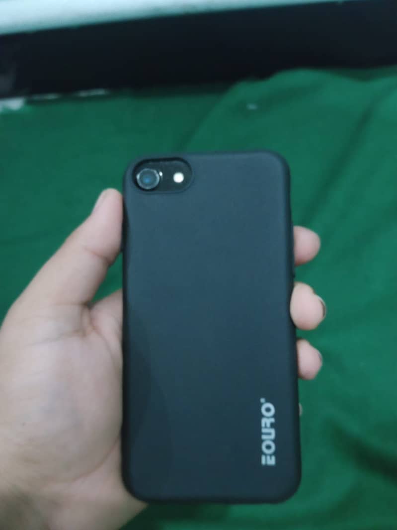 Apple iPhone 7 0