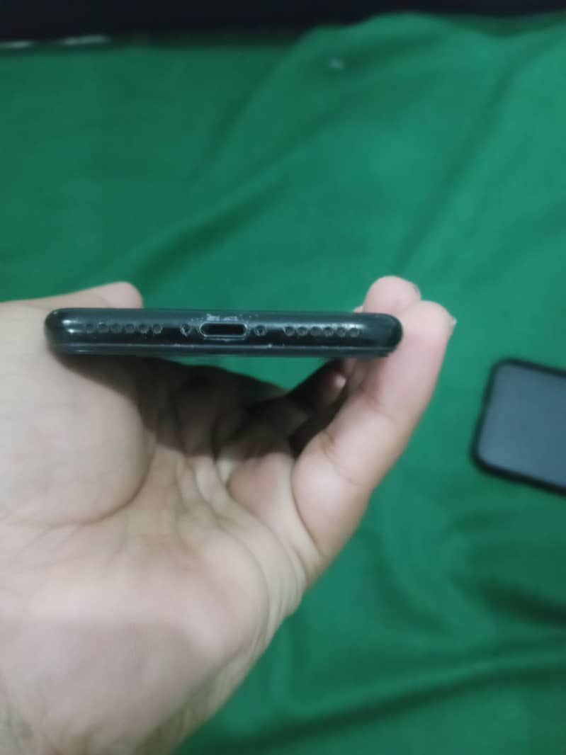 Apple iPhone 7 4