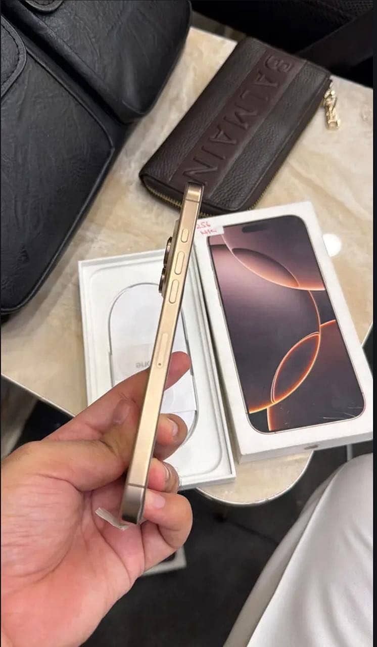 Apple iPhone 16 Pro Max 3