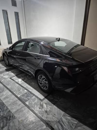 Hyundai Elantra 2025