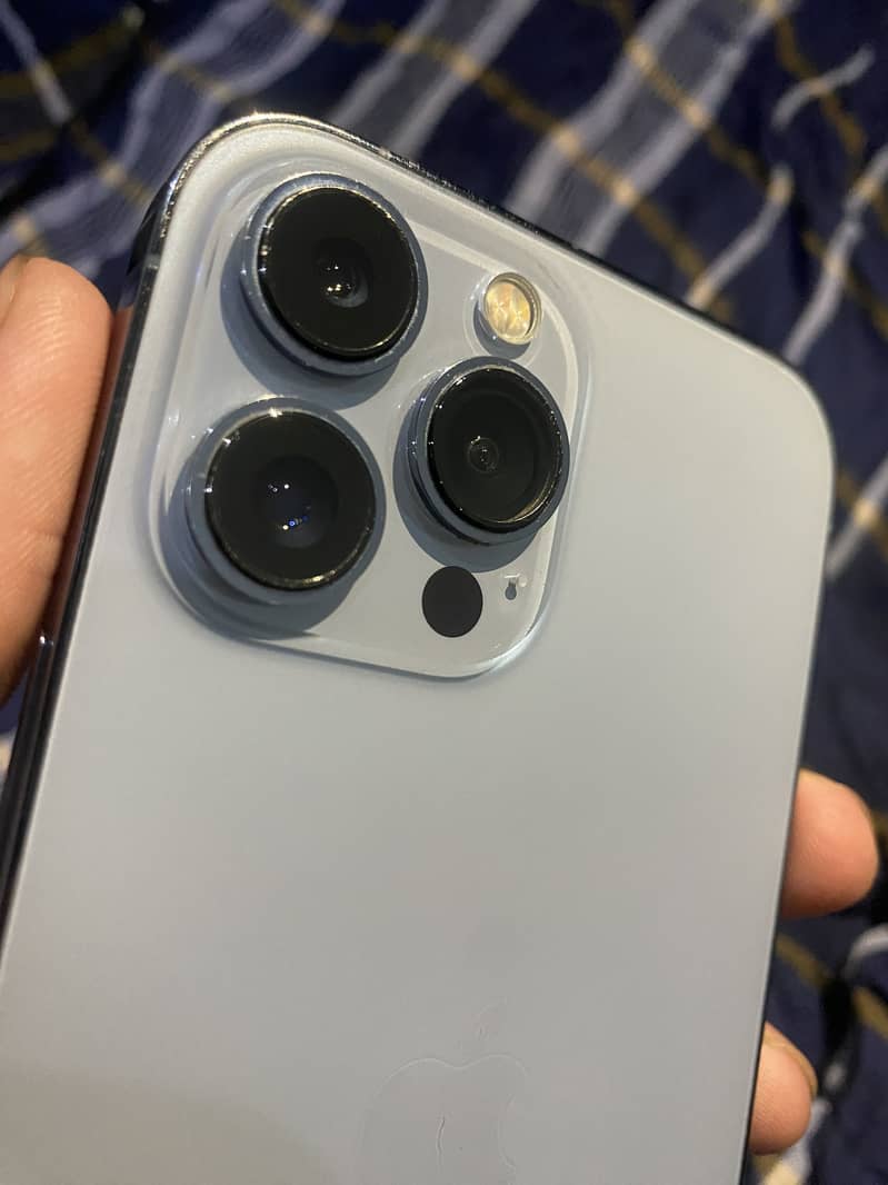 Apple iPhone 13 Pro Max 4