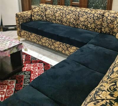 l shaped 7 seatar with 7 costion good condition