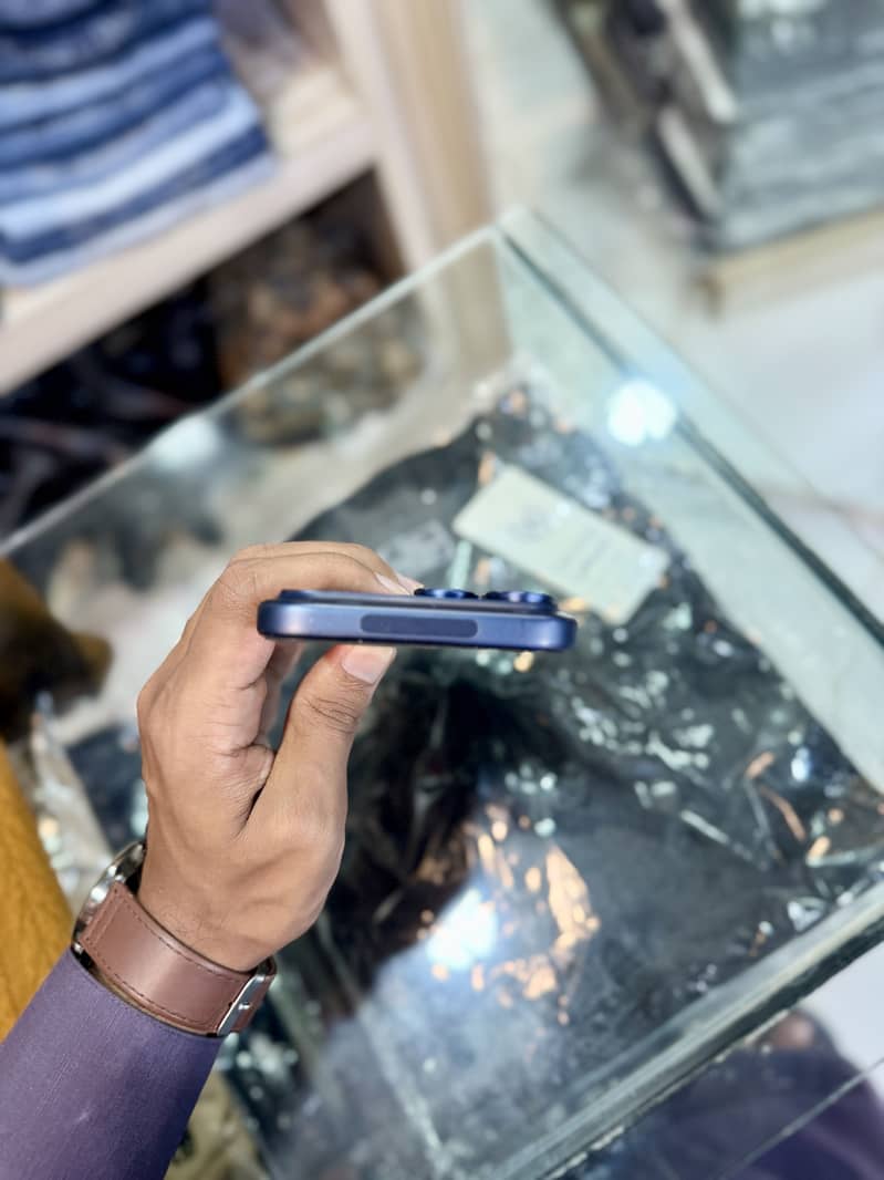 Apple iPhone 17 Pro Max 4