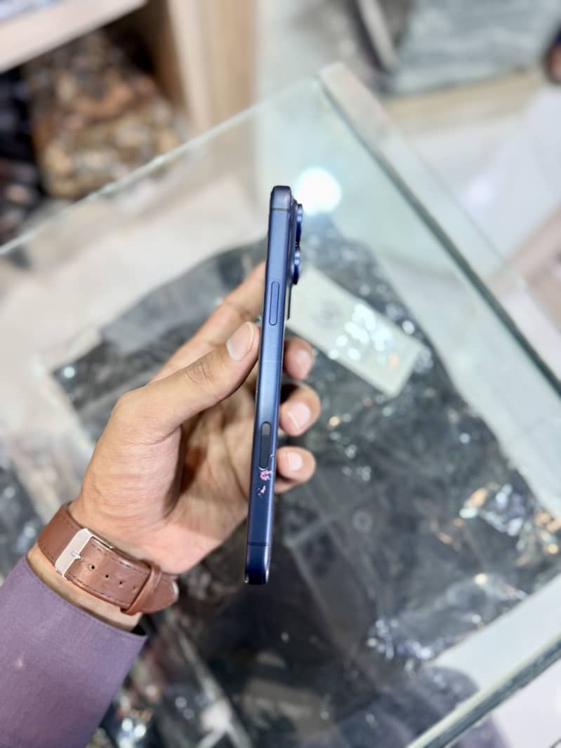 Apple iPhone 17 Pro Max 5