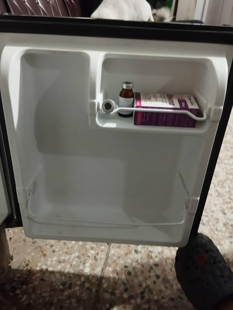 mini fridge 3