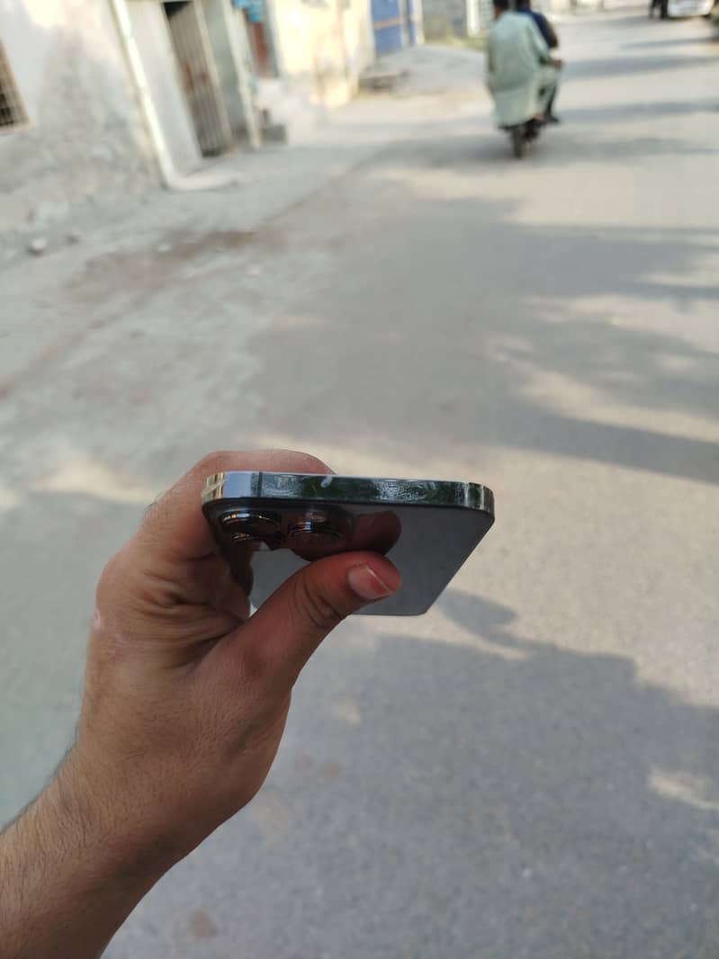 Apple iPhone 13 Pro Max 1