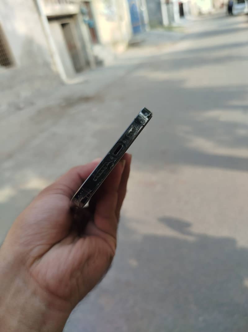 Apple iPhone 13 Pro Max 2