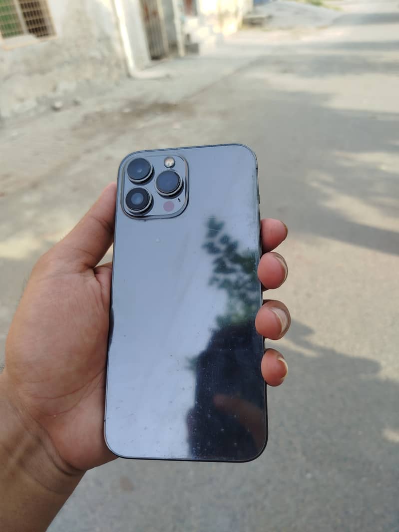 Apple iPhone 13 Pro Max 4