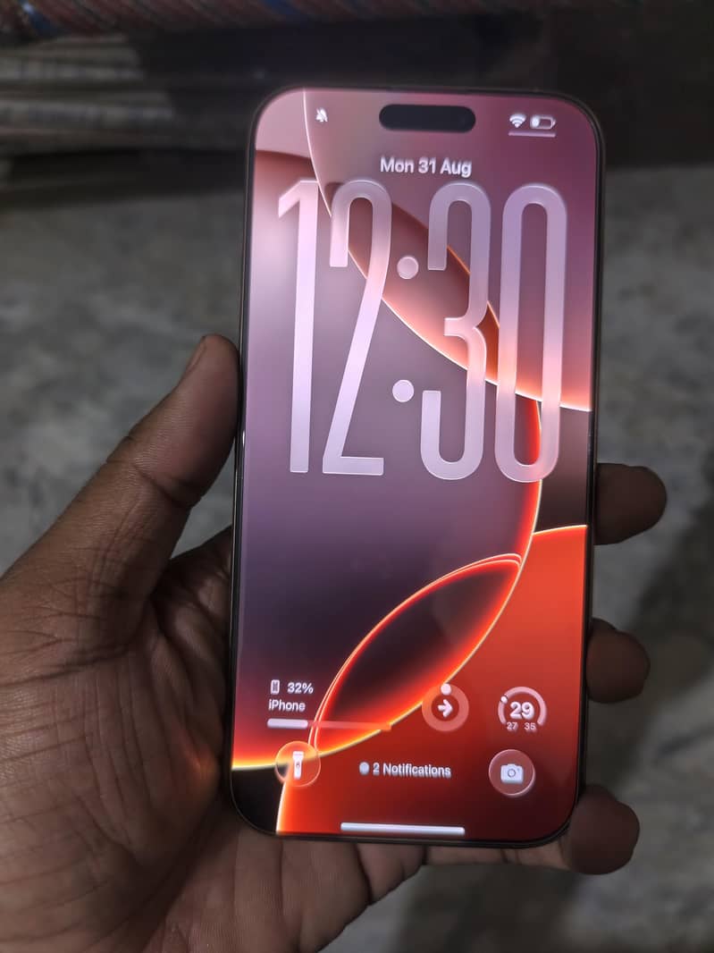 Apple iPhone 16 Pro Max 1