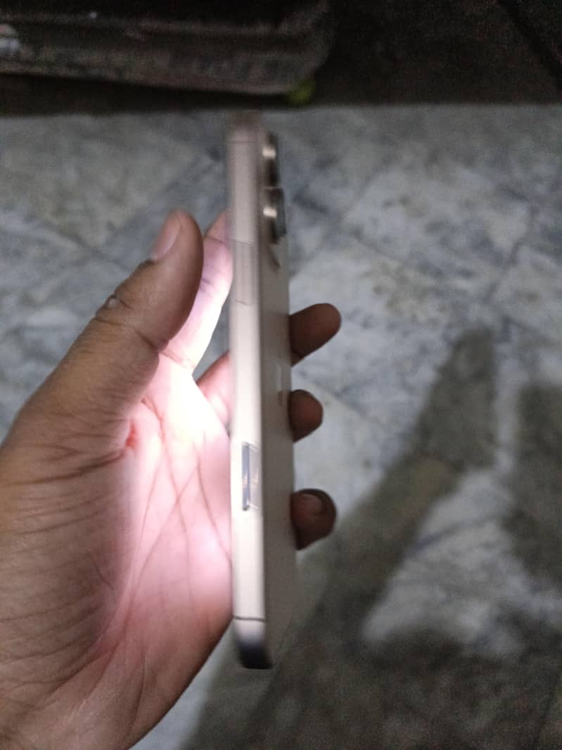 Apple iPhone 16 Pro Max 4