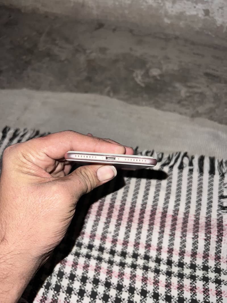 Apple iPhone 7 Plus 2
