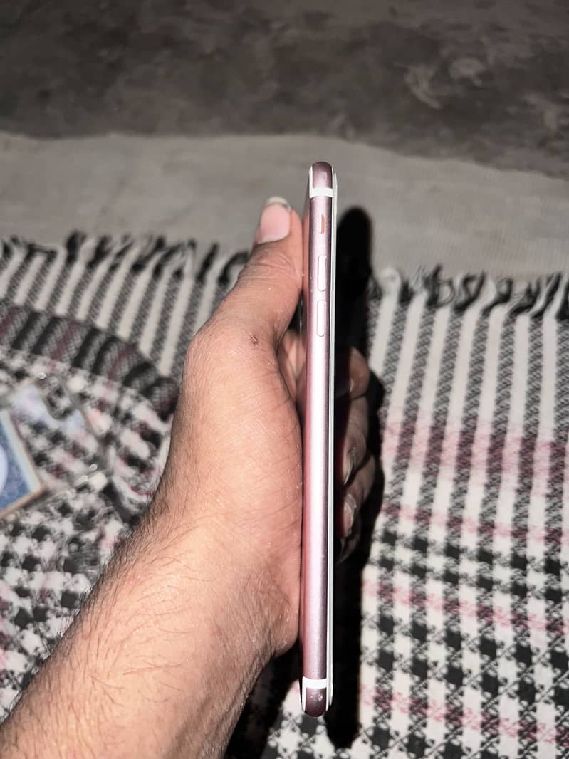 Apple iPhone 7 Plus 3
