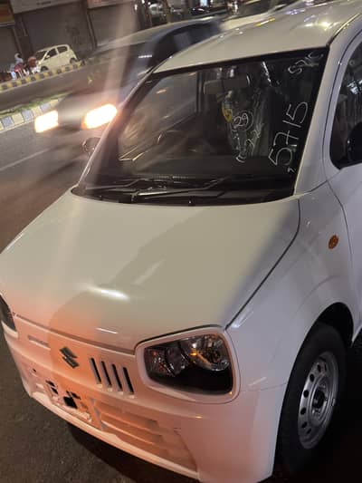 Alto car ky lia driver ki zururat ha