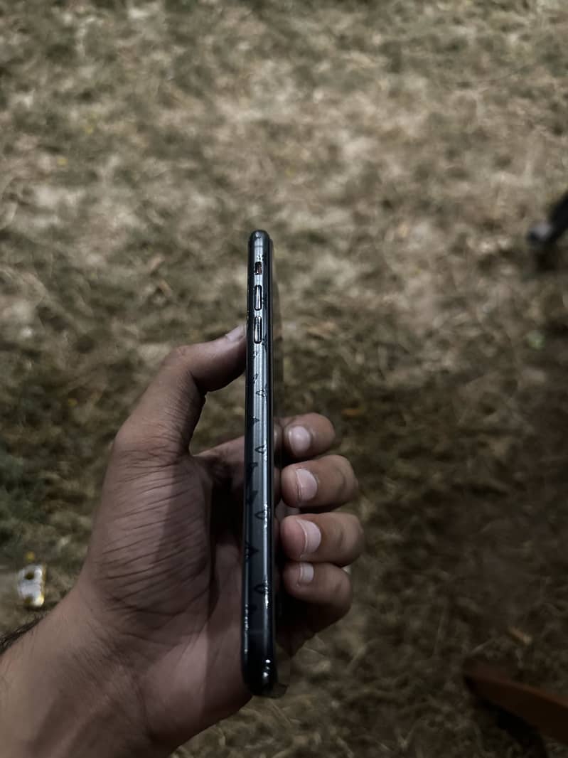 Apple iPhone 11 Pro Max 3
