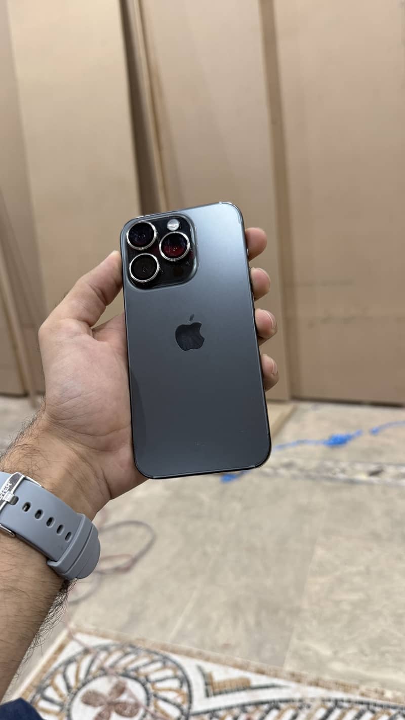 Apple iPhone 15 Pro 0