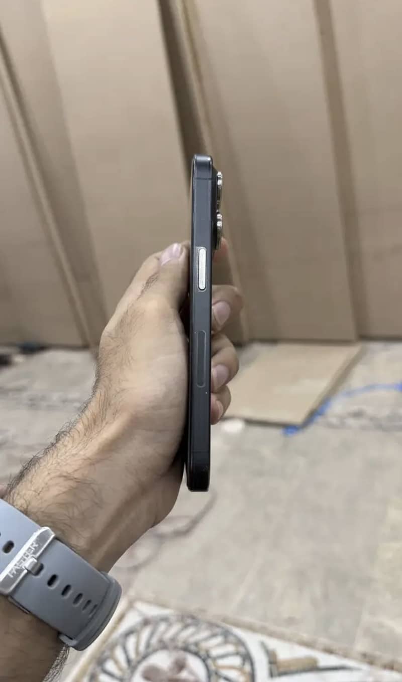 Apple iPhone 15 Pro 3